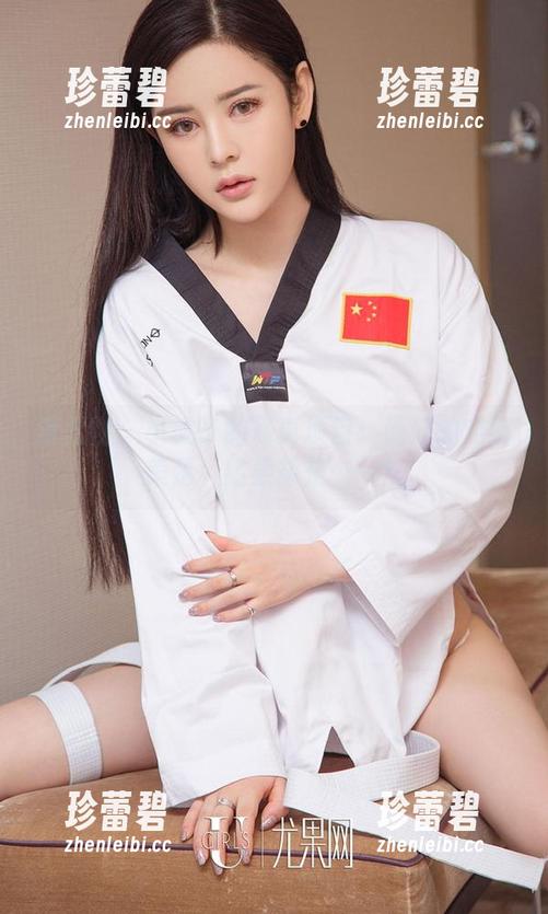 爱尤物-小桃子 爱尤物 - 小桃子的写真项目:说好的定制美足,结果却是……?
