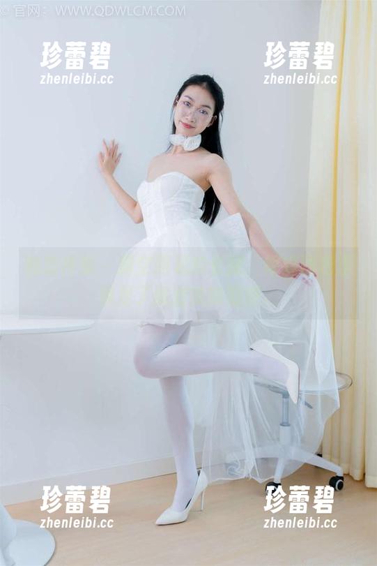 物恋传媒 - 腾空而起的长腿，婷婷图包里满足了我对美的期待。