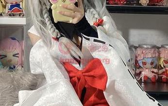 白栎Shirly的泳衣作品集，资源好得让我直想点赞！