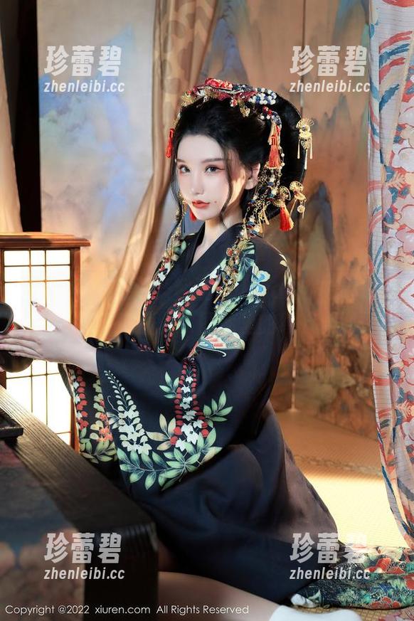 秀人网 - 走进严利娅Yuliya的作品：美脚不只在字面上，图库里的细节满满！