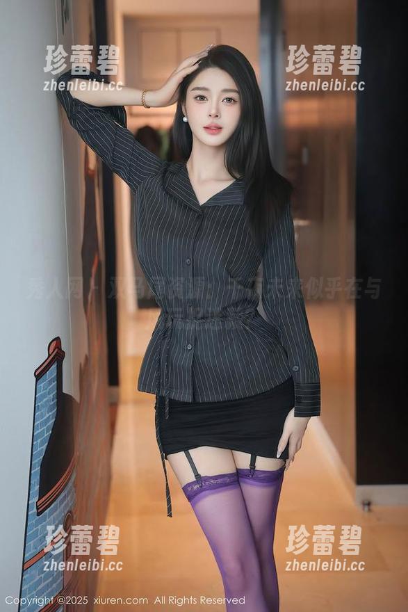 秀人网 - 双马尾资源：千夜未来似乎在与风玩捉迷藏？