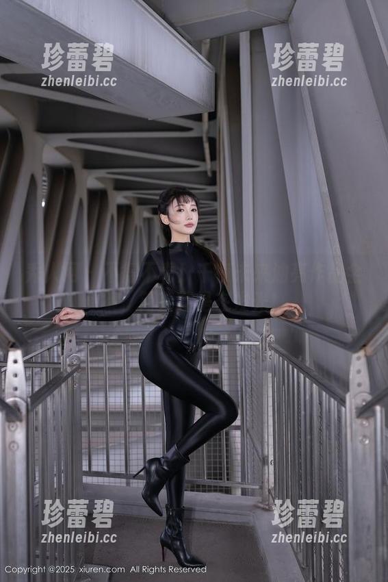 秀人网 - 不得不看！千夜未来油亮作品全集，简直就是在发光！