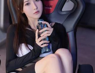 秀人网 – 职业装里的奶油妹妹，福利直扑面而来，作品太超值了。