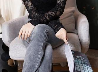 秀人网 – 偷偷看小狐狸Kathryn，裤里丝下的精彩图片更新