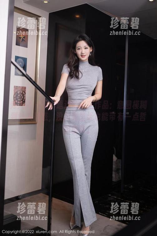 秀人网 - 是小逗逗的镂空作品：意图模糊到让人疑惑，没想到壁纸也能带有一点哲学意味。