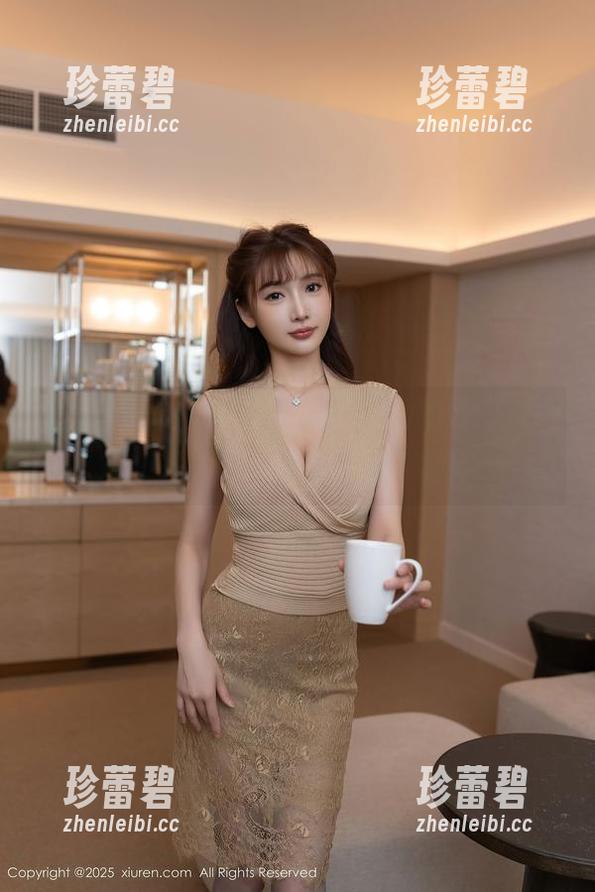秀人网 - 走过林文文yooki的婚纱图片合集，有没有注意到角落的植物？