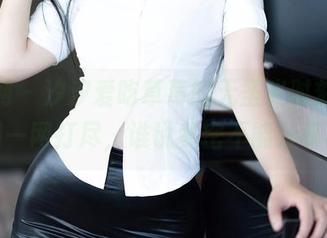 秀人网 – 汐汐爱吃草莓的无圣光时刻，全套图一网打尽，谁说秘密不能分享呢？