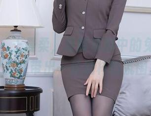 秀人网 – 王曼柔，最新原图中的兔女郎，又隐隐带出一丝别样的氛围。