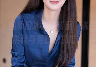 秀人网 – 翻看田冰冰的资源，满图集都是黑丝与美腿的挑逗。