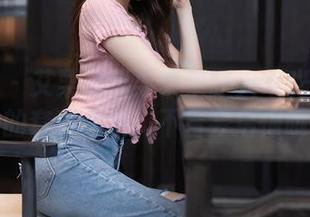秀人网 – 艾栗栗栗栗栗栗吖大驾光临——她的套装合集，不看会后悔哦！