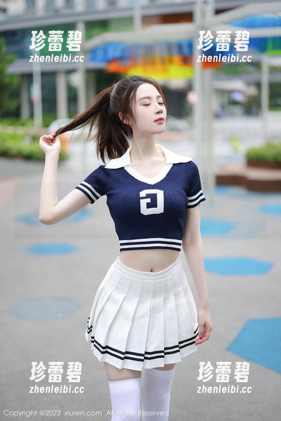 秀人网 - 让雨瞳Yoyo的旅拍图集陪你度假，下载吧，小心你的抬头纹！