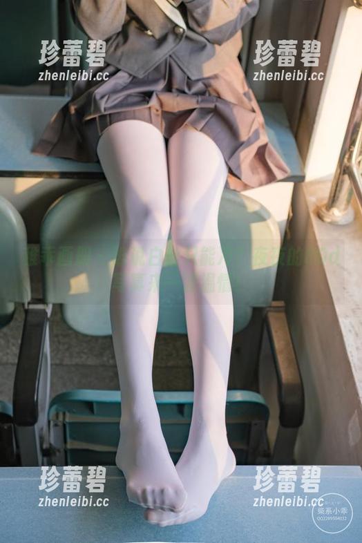 稚乖画册 - 谁说白丝只能冷？夜夜的80d写真来一波温情！