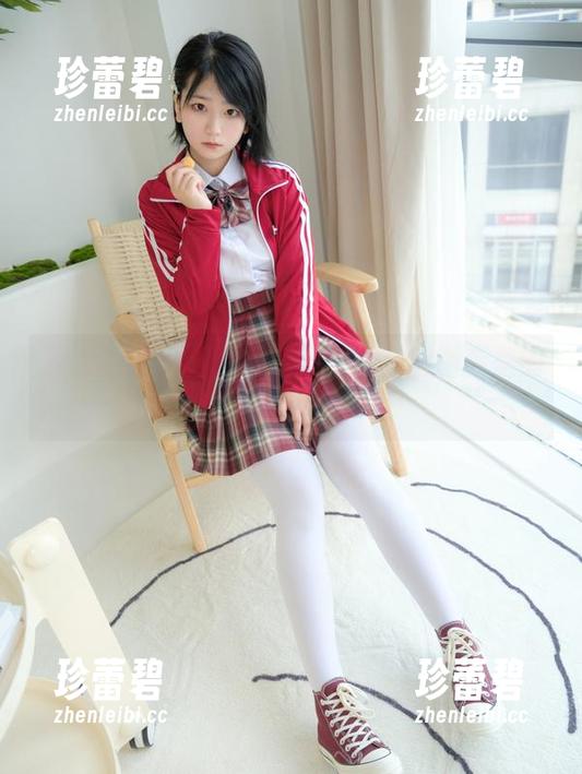 紧急企划 - 小恩在校服里：高清图库里的青春记忆