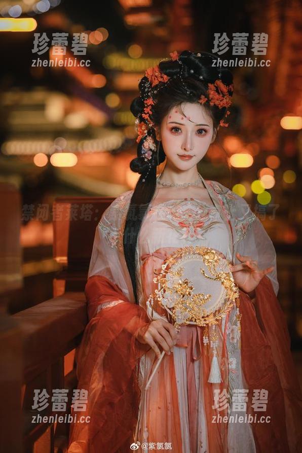 禁闭者莱塔：紫氯氯在cos分享上又搞了点什么新花样