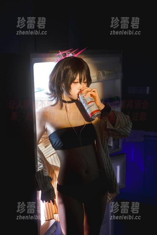 让人琢磨不透的纸悦Etsu_ko红裙高清合集，拍得不错，但是她的神情更引人注意！