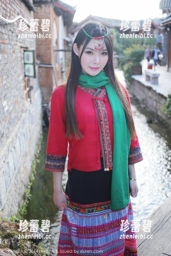 美媛馆 - 叶籽亿的私拍：校服里的“小心机”