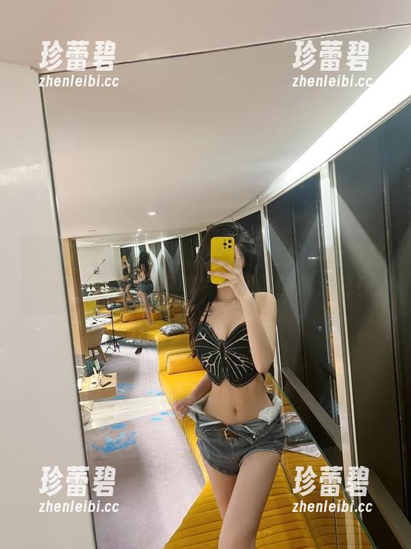 微密圈 - 葛征在线：百褶裙在她身上好像有自己的思想，图片收起你的眼泪吧！