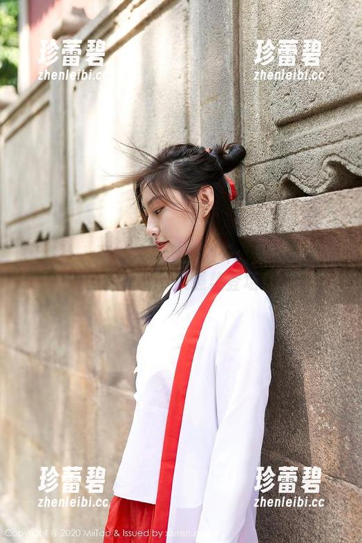 蜜桃社 - 高中体育课的意外：美绪的长腿，高清写真集强势登场！