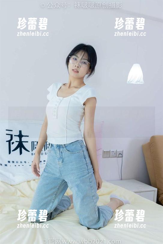 袜啵啵 - 周周黑丝图集，从脚尖的微加固聊到绝妙的曲线