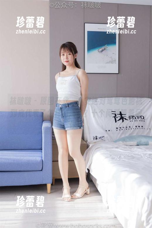 袜啵啵 - 原图在此，小安这对鸳鸯色船袜到底代表了怎样的潮流？十个问题等着问你。