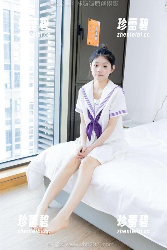 袜啵啵 - 熊熊的运动鞋写真，路上的脚步轻快，如此自在！