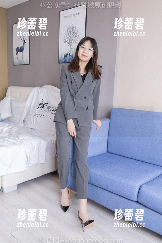 袜啵啵 - 瑶瑶的JK制服：照片全靠脸，万一这也是她的天赋呢？