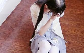西尔酱的学姐写真：在线等呀，你敢不敢留言？
