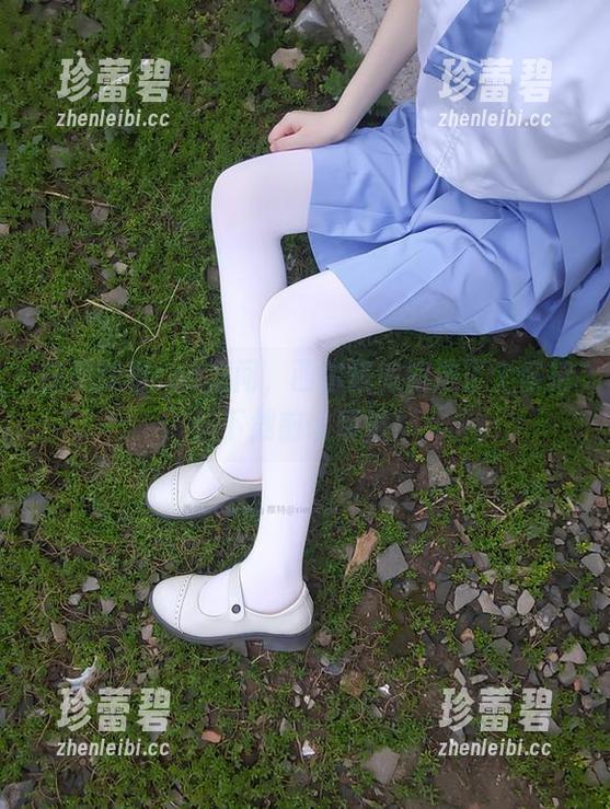 在美腿和cos之间，西尔酱偏偏选了个怪招！下载前请慎重！