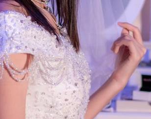 西瓜少女的运动合集：真心希望她的衣服别再滑落了。