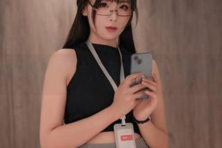 轩萧学姐的丝袜图片，竟然能在那条腿上跳舞？