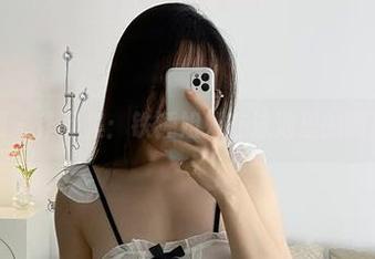 微密圈 – 作品集：铁锤姐姐在泳池里的调皮瞬刻