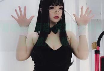 看！雪晴嘟嘟的丽塔·浣溪沙旗袍私拍，美图都被她带跑了。