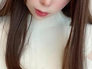 “图片中的鹿野希，穿上全套孔雀服会不会被误认为动物园？”，