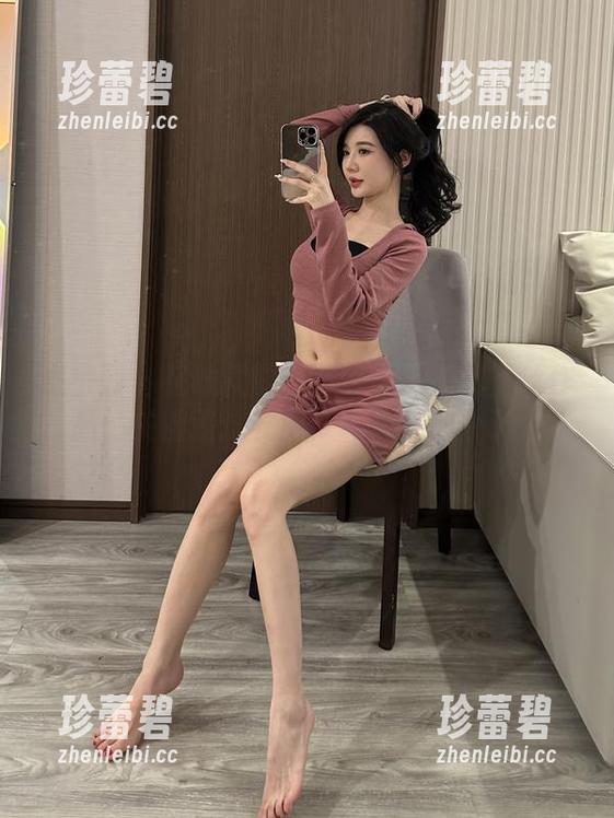 微密圈 - 在线就能看到黎允熙的裤里丝作品，关键是这衣服，真心太加分了。