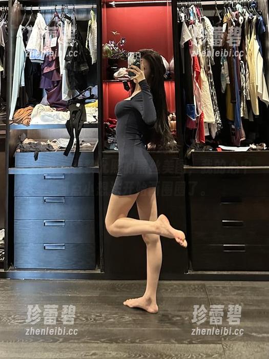 黎允熙 微密圈 - 看黎允熙的黑丝美图,我的心中那点小想法开始画圈圈了。